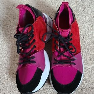 Women's Cute Like New Sneakers Sz.6
